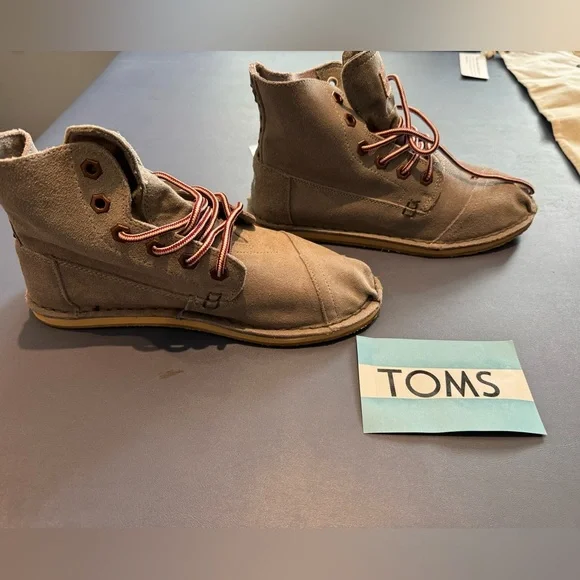 Women's Toms Lace Up Boots Size W 7 NIB Fall Grunge Tomboy Slouchy - Picture 3 of 8
